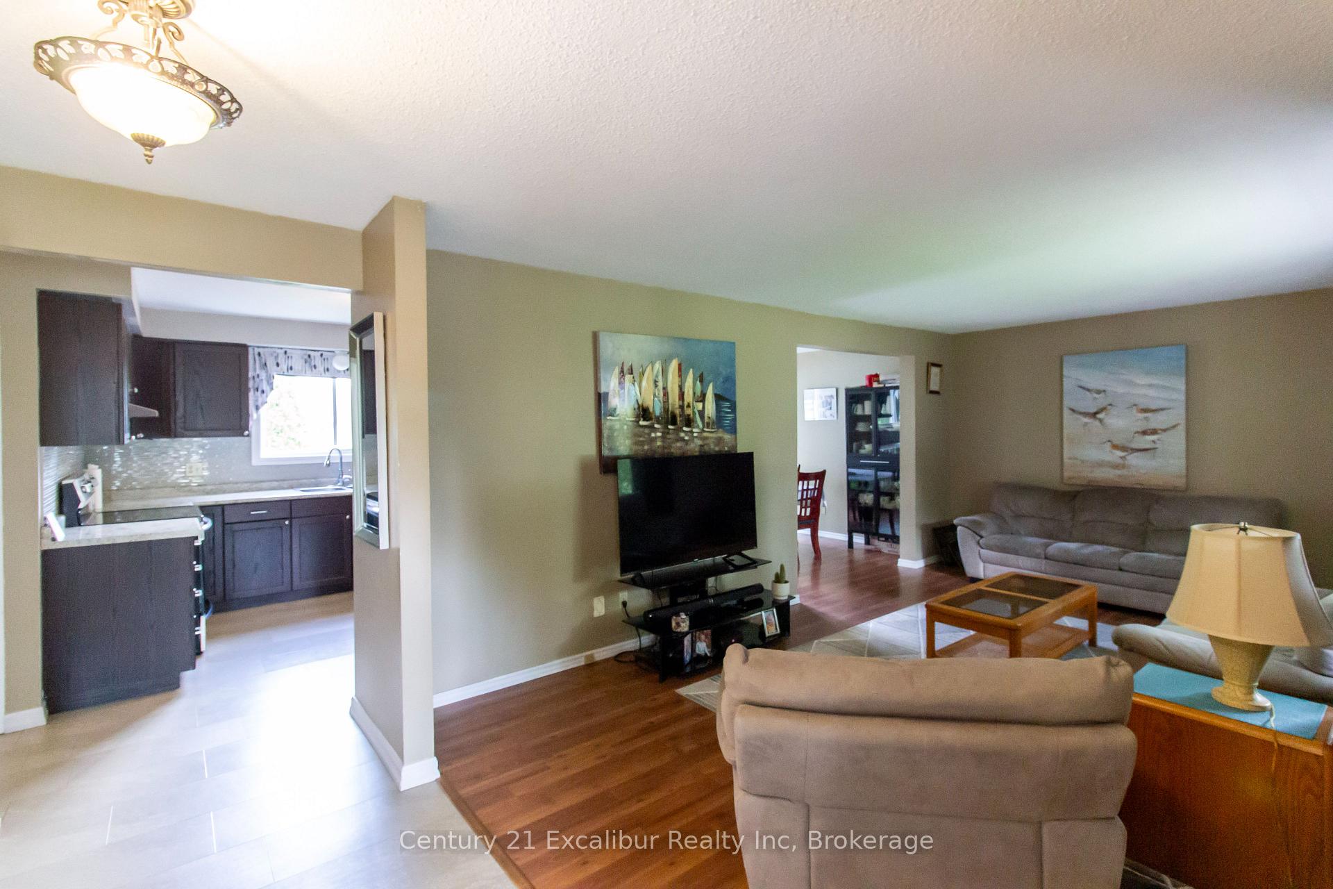 Photo 8 of 6 Braeside Road, Centre Wellington, Fergus — HOMEH
