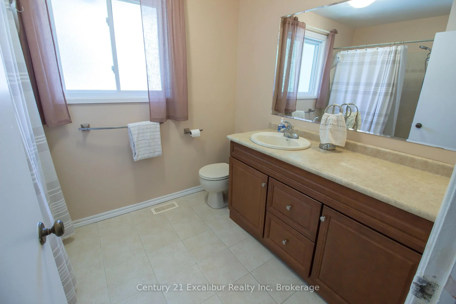 Photo 10 of 6 Braeside Road, Centre Wellington, Fergus — HOMEH
