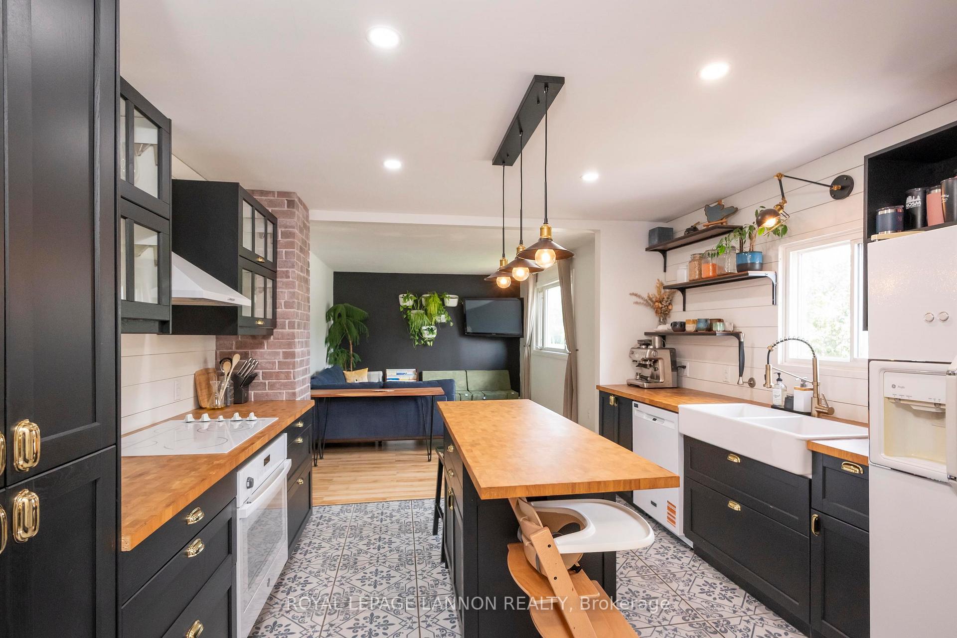 Photo 5 of 262 Theresa Street, Thunder Bay, Shuniah — HOMEH