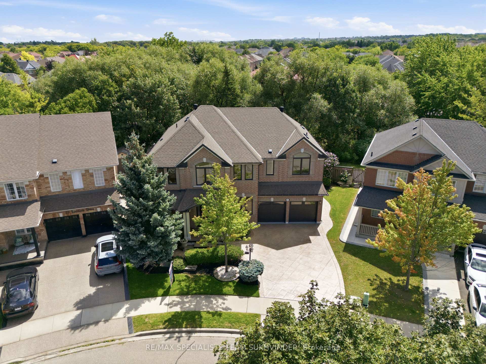 Photo 3 of 31 Linstock Drive, Brampton, Vales of Castlemore — HOMEH