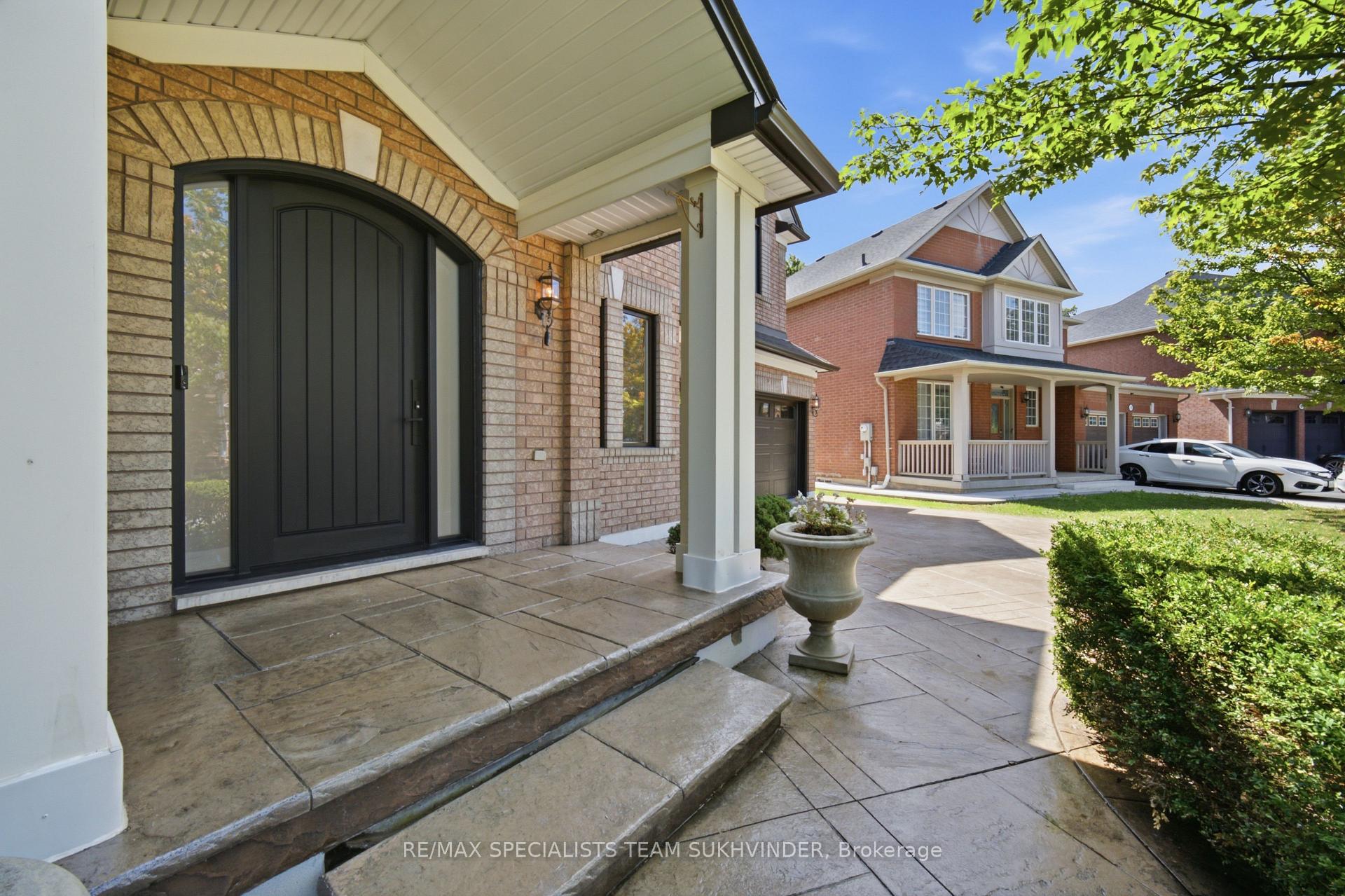Photo 4 of 31 Linstock Drive, Brampton, Vales of Castlemore — HOMEH