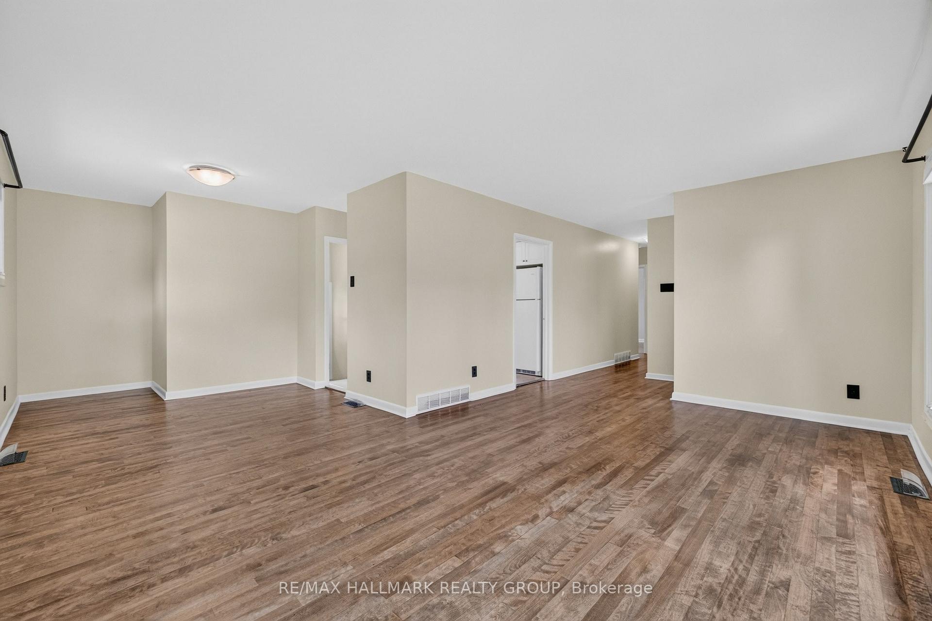 Photo 7 of 1143 Gateway Road, Ottawa, Parkway Park — HOMEH