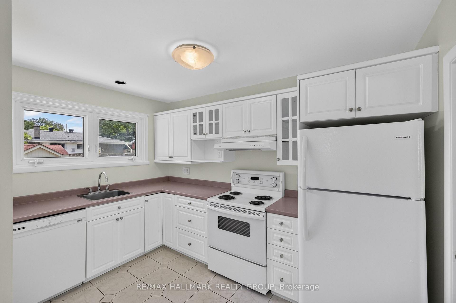 Photo 12 of 1143 Gateway Road, Ottawa, Parkway Park — HOMEH