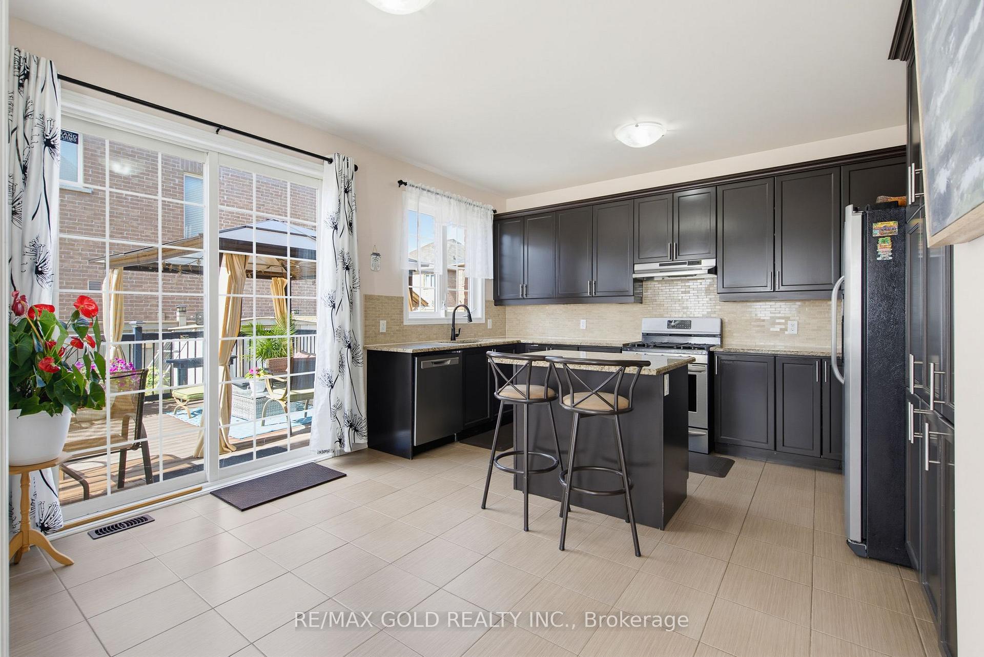 Photo 8 of 8 Zelda Road, Brampton, Sandringham-Wellington North — HOMEH