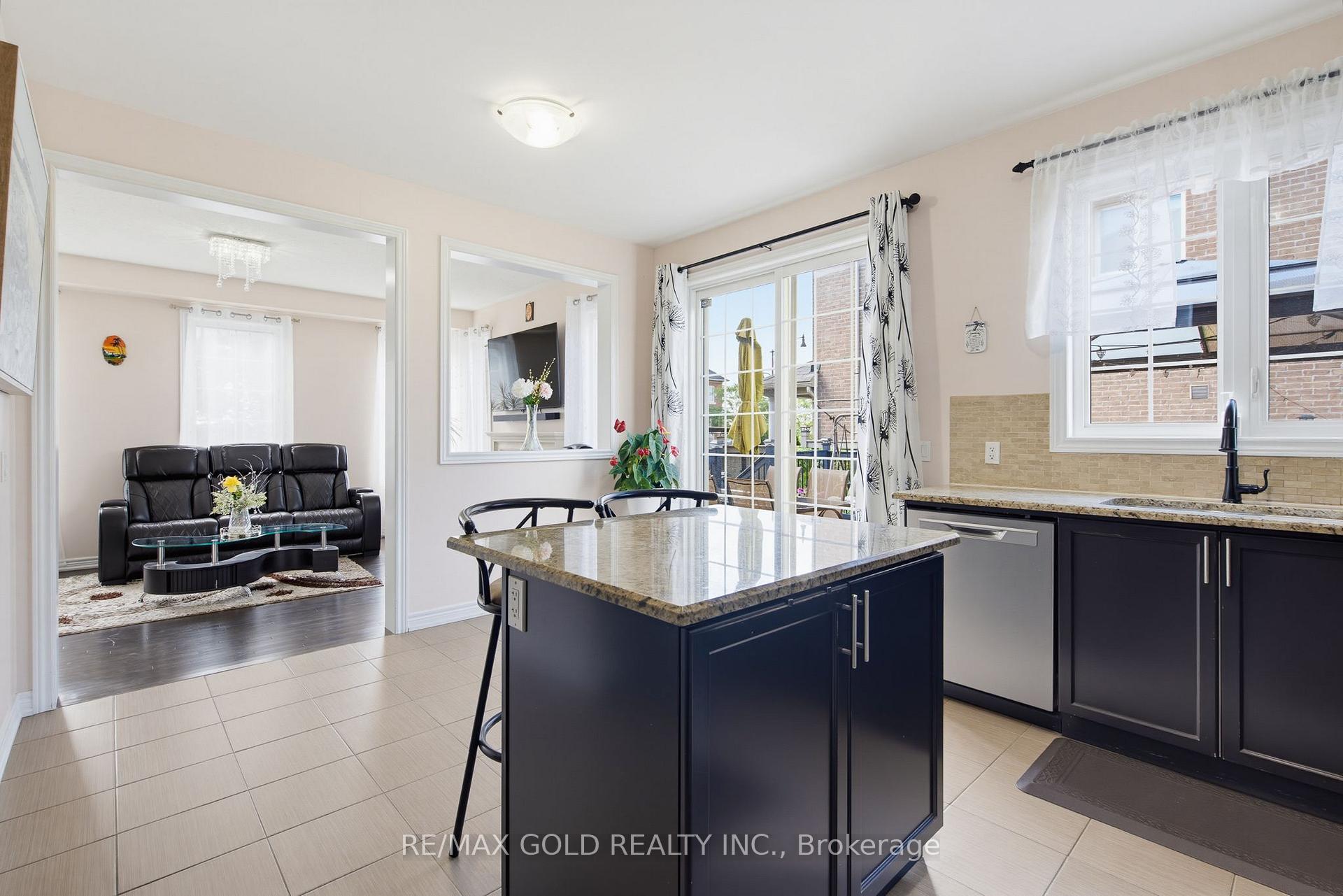 Photo 11 of 8 Zelda Road, Brampton, Sandringham-Wellington North — HOMEH