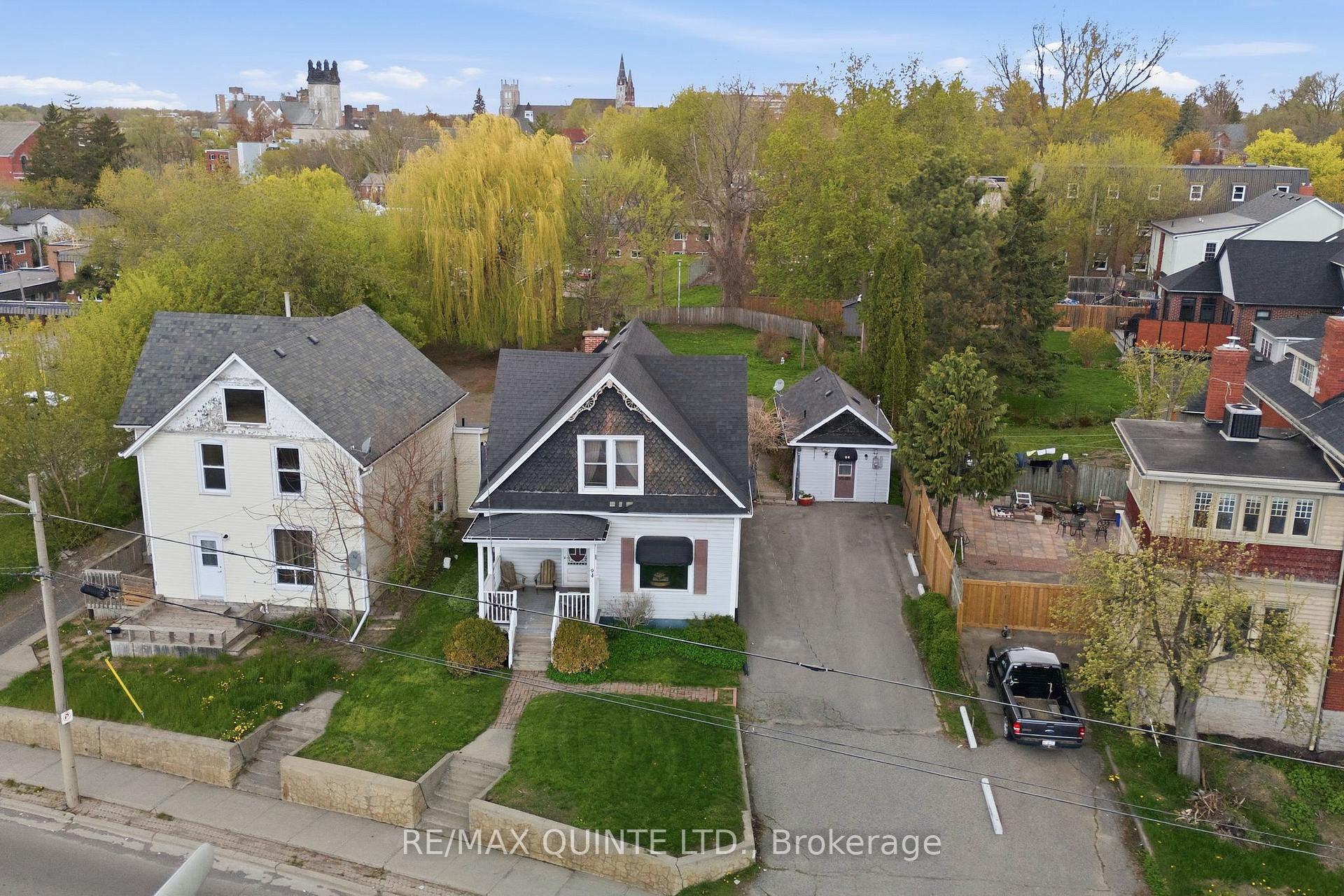 Photo of 94 Dundas Street E