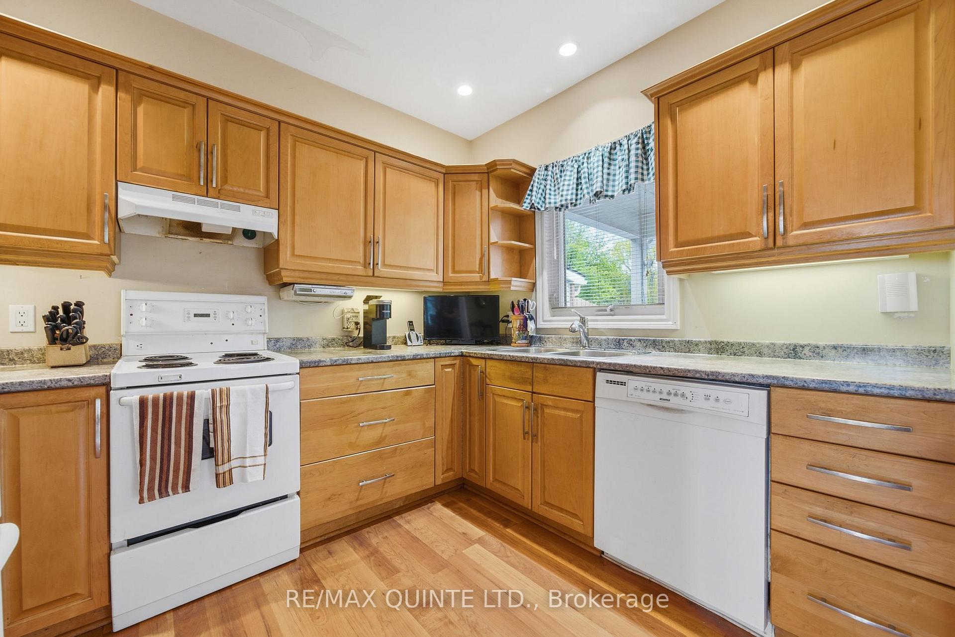 Photo 9 of 94 Dundas Street E, Belleville, Belleville Ward — HOMEH