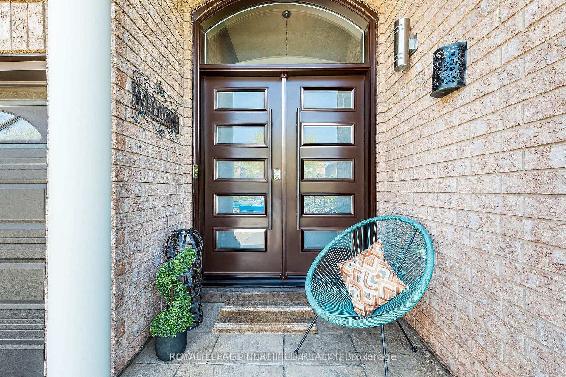 Photo 4 of 2368 Foxhole Circle, Oakville, Westmount — HOMEH