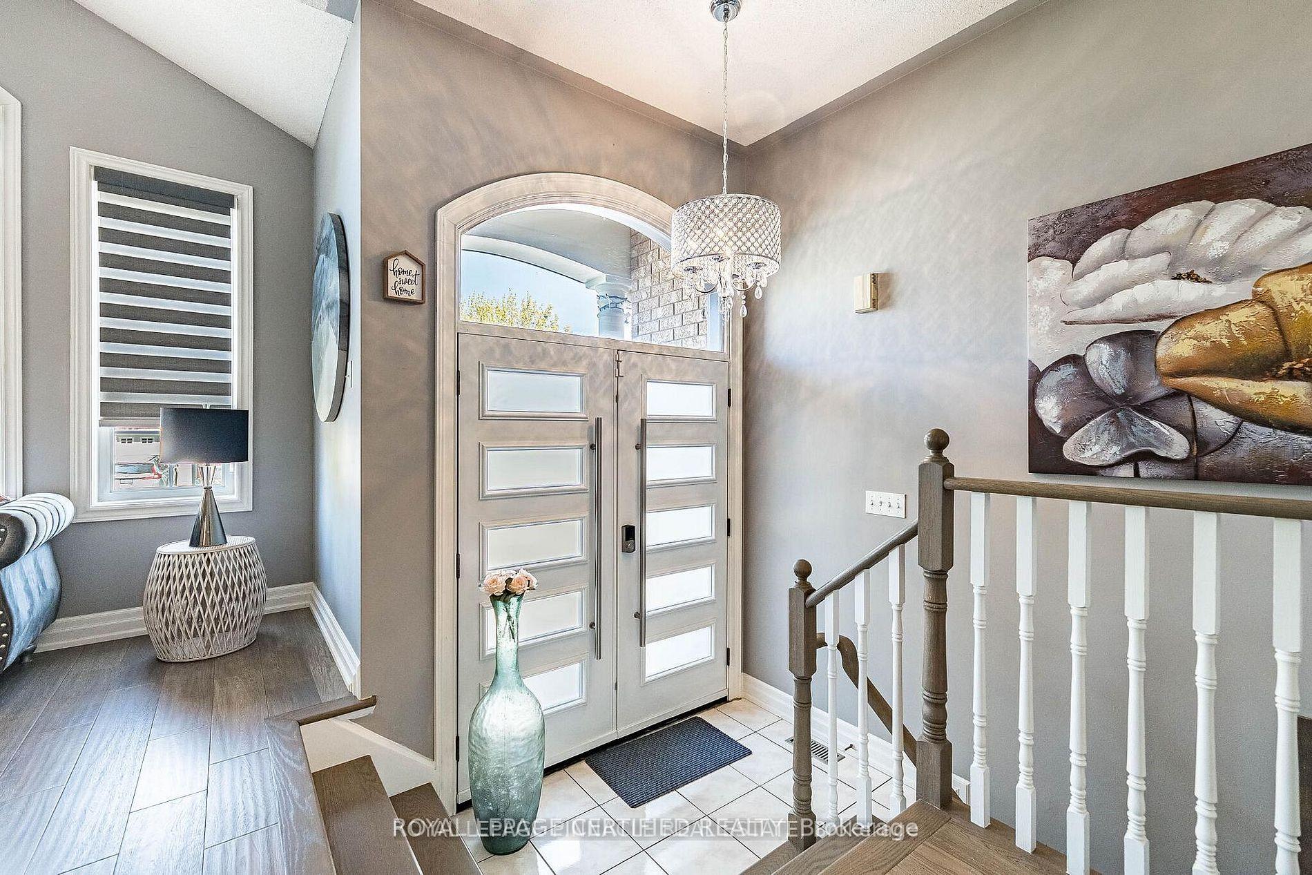 Photo 5 of 2368 Foxhole Circle, Oakville, Westmount — HOMEH