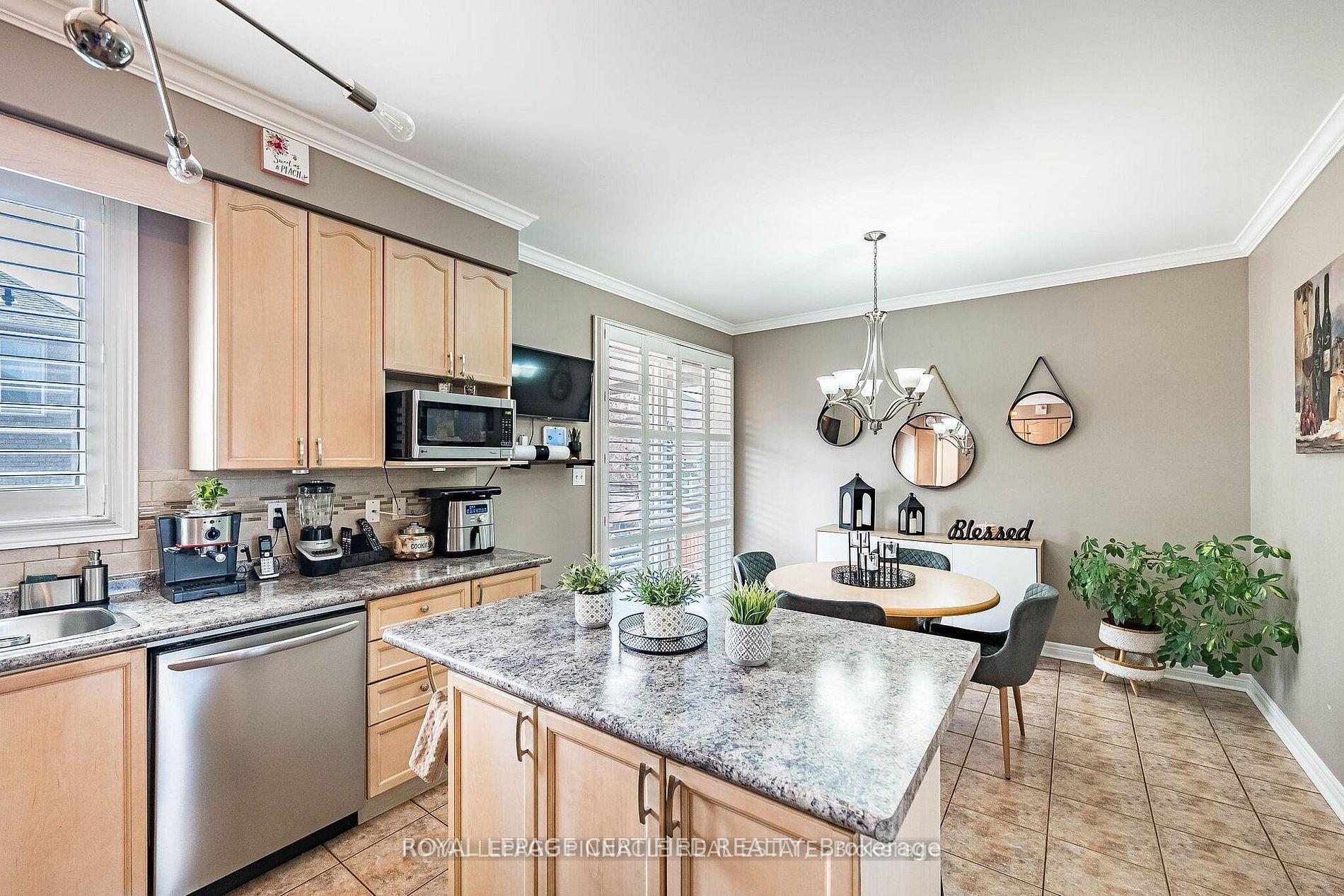 Photo 13 of 2368 Foxhole Circle, Oakville, Westmount — HOMEH