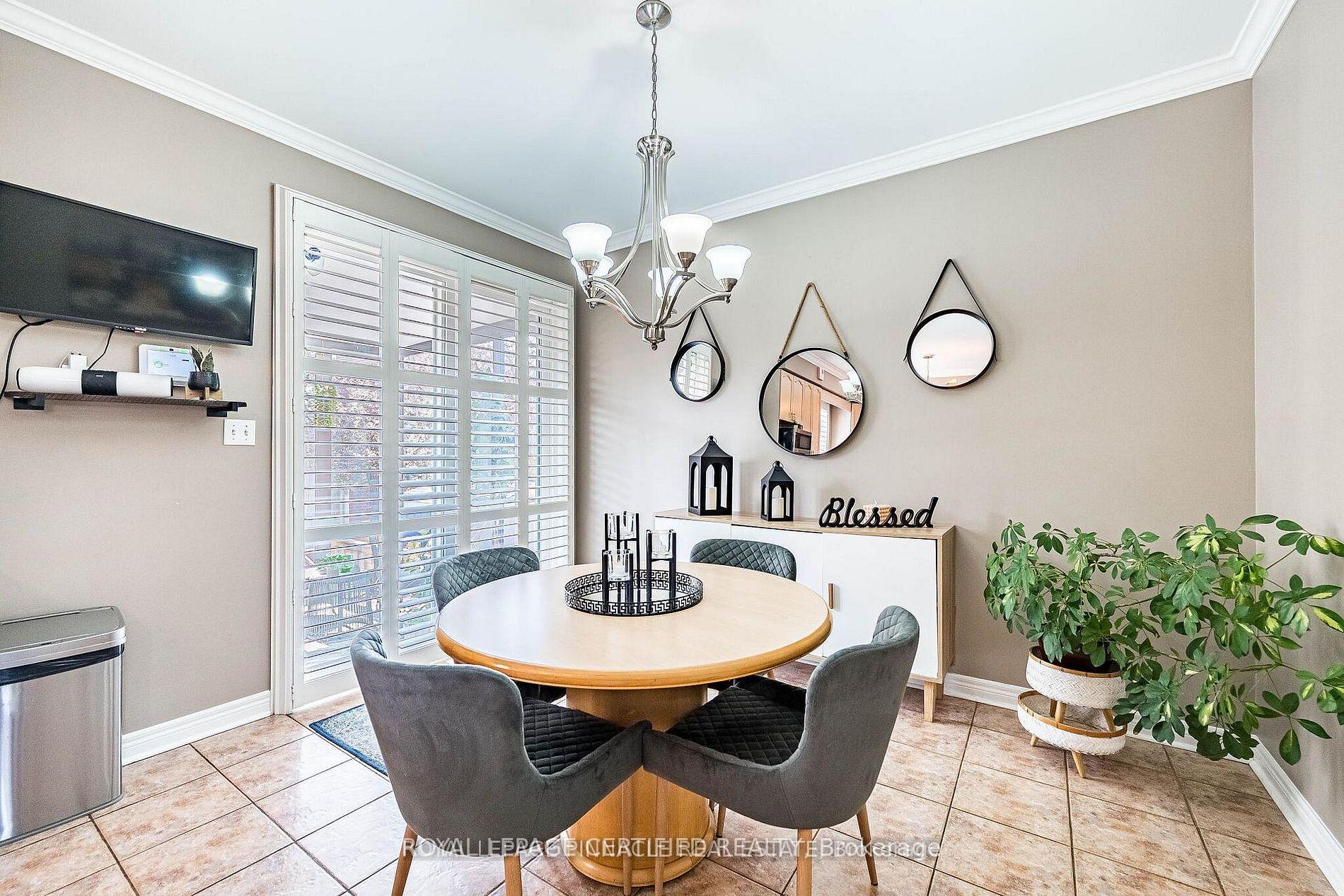 Photo 14 of 2368 Foxhole Circle, Oakville, Westmount — HOMEH