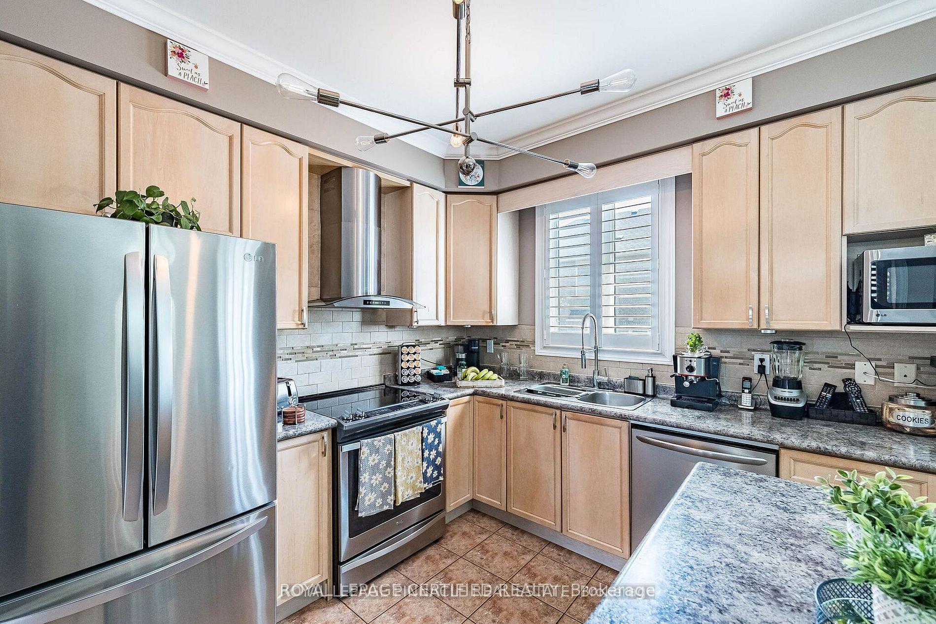 Photo 17 of 2368 Foxhole Circle, Oakville, Westmount — HOMEH