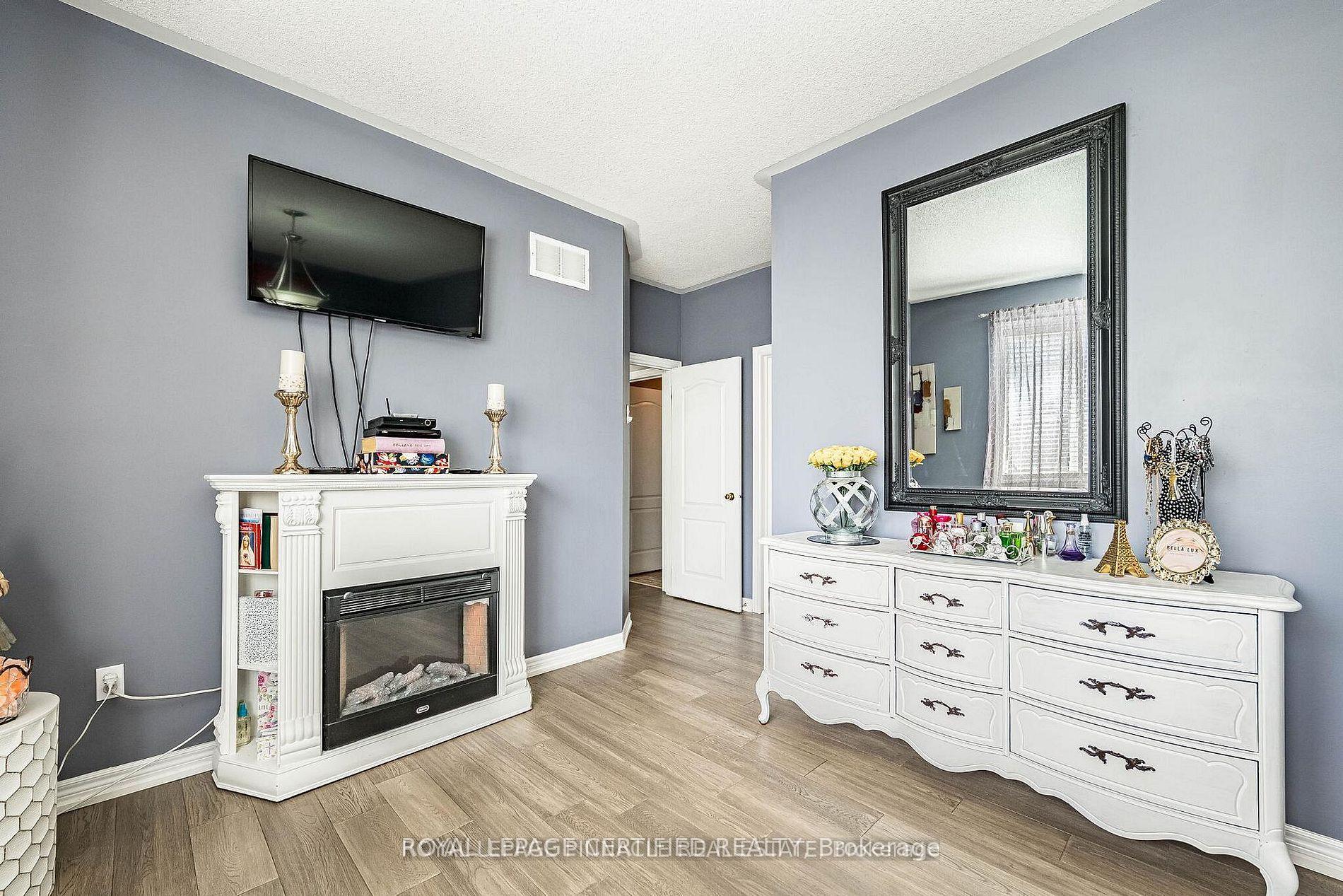 Photo 19 of 2368 Foxhole Circle, Oakville, Westmount — HOMEH