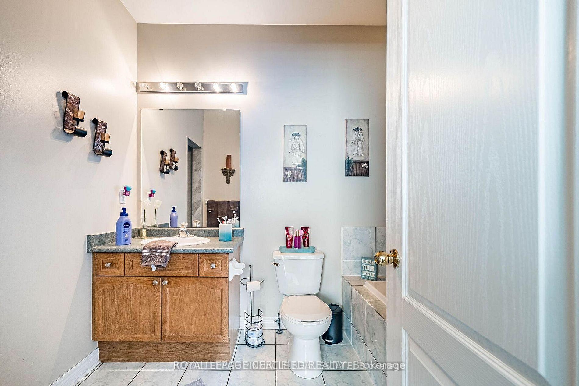 Photo 20 of 2368 Foxhole Circle, Oakville, Westmount — HOMEH