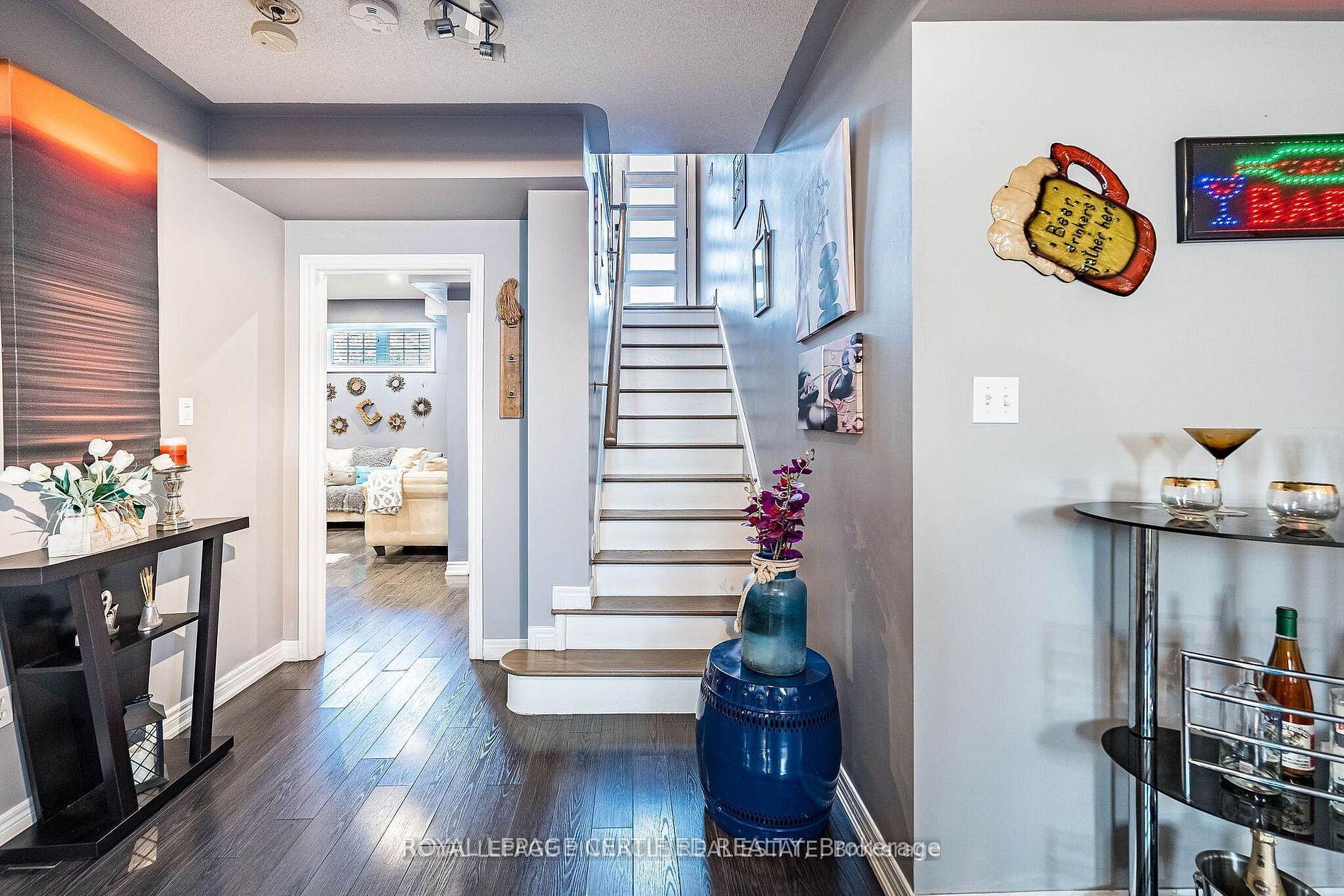 Photo 25 of 2368 Foxhole Circle, Oakville, Westmount — HOMEH