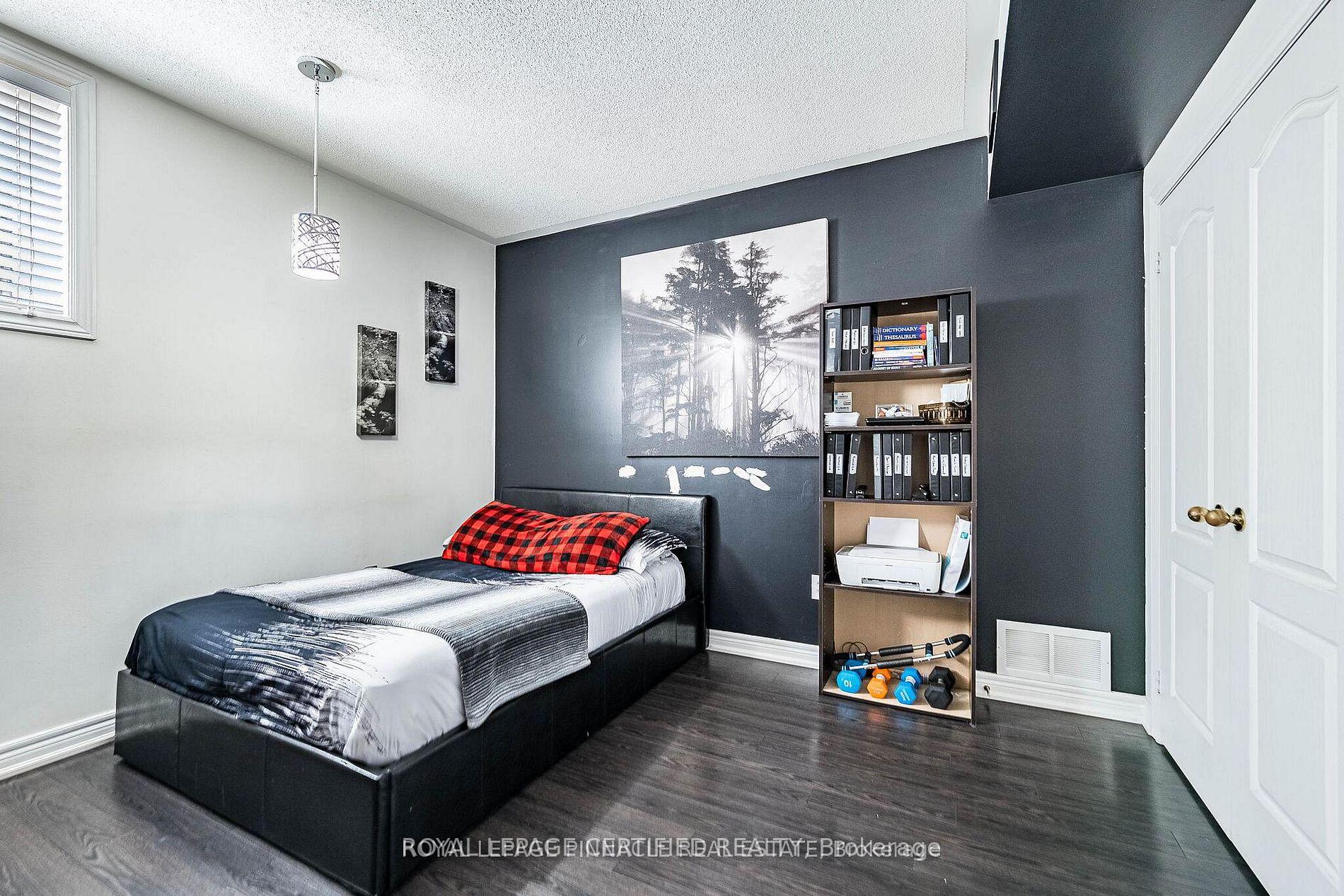 Photo 32 of 2368 Foxhole Circle, Oakville, Westmount — HOMEH
