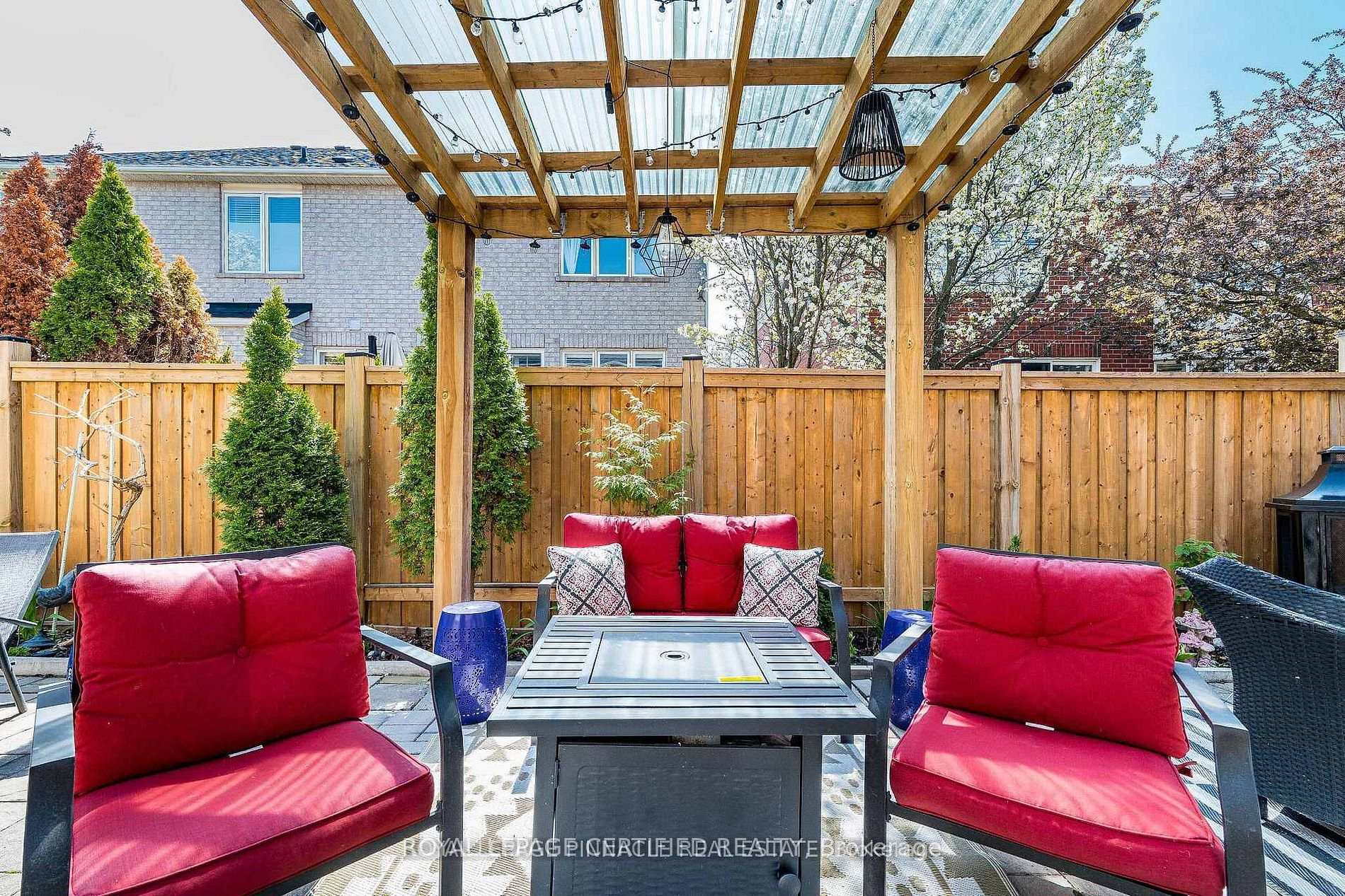 Photo 44 of 2368 Foxhole Circle, Oakville, Westmount — HOMEH