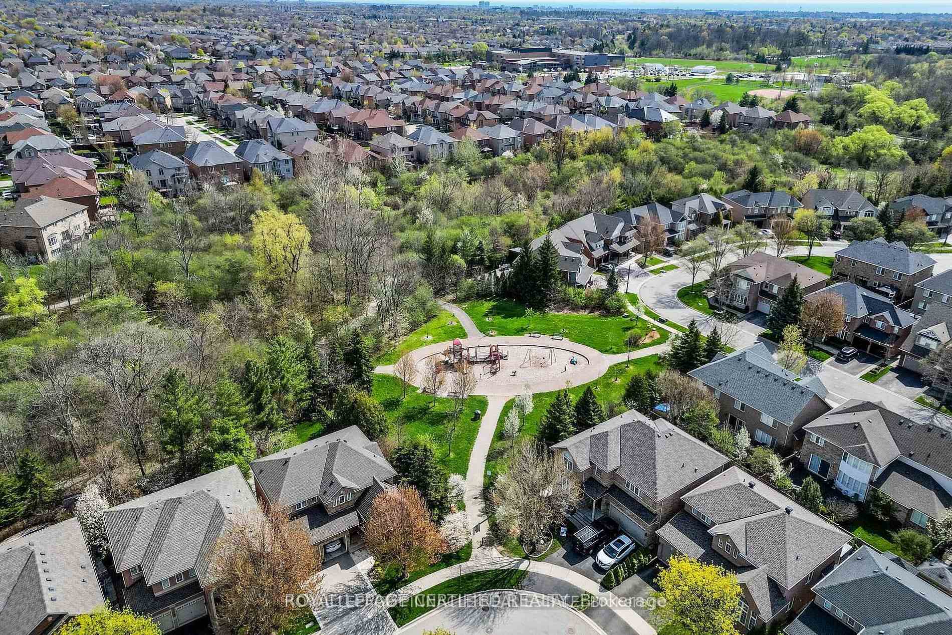 Photo 48 of 2368 Foxhole Circle, Oakville, Westmount — HOMEH