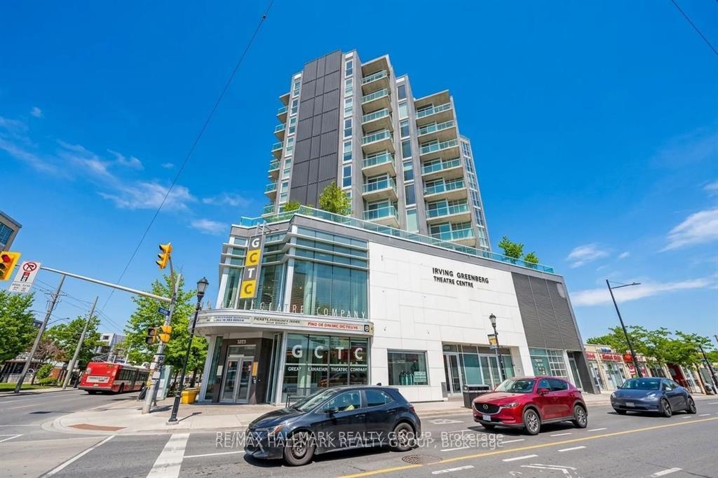 Front of Unit 702, 1227 Wellington Street W