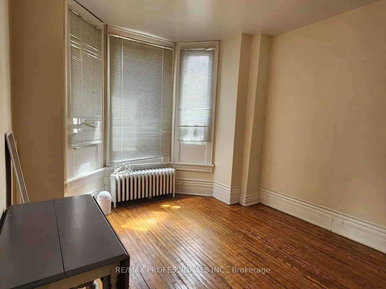 Photo 2 of Unit MAIN LEVEL, 150 Robert Street, Toronto, University — HOMEH