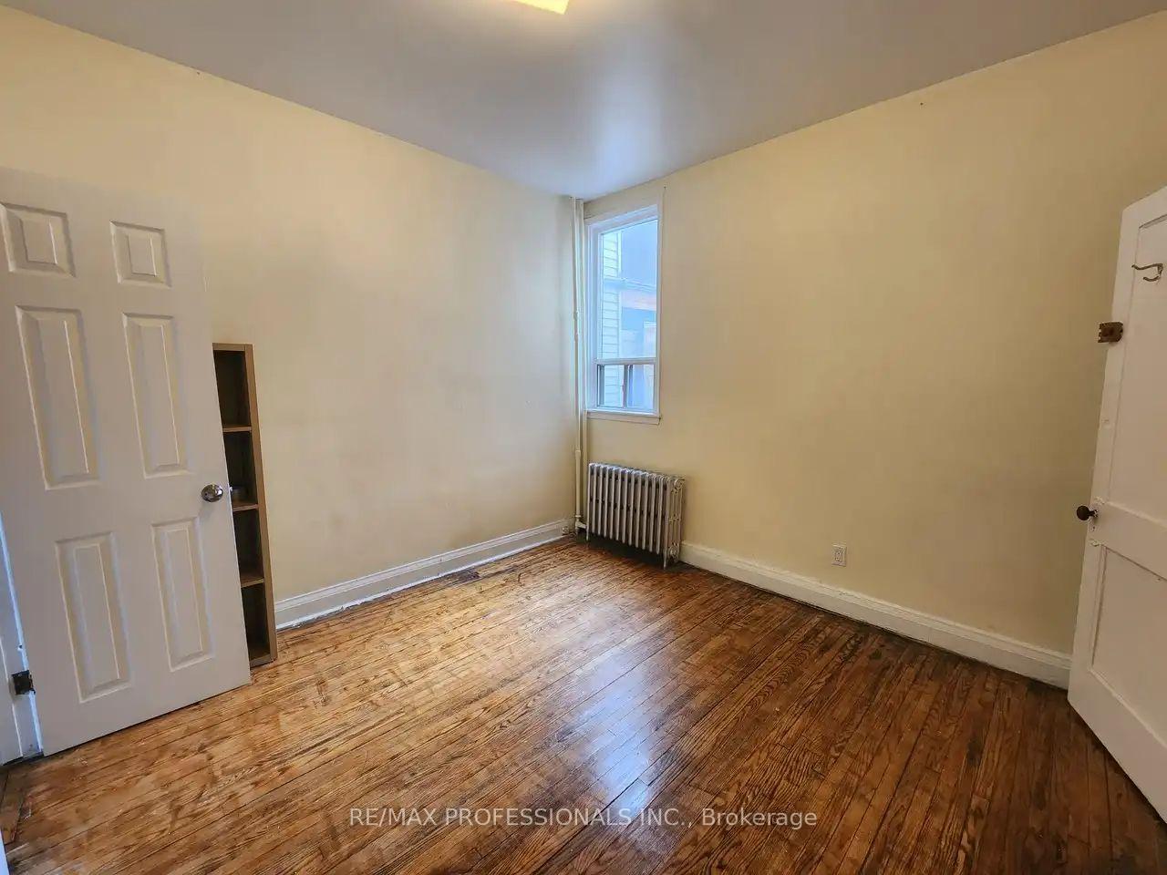 Photo 3 of Unit MAIN LEVEL, 150 Robert Street, Toronto, University — HOMEH