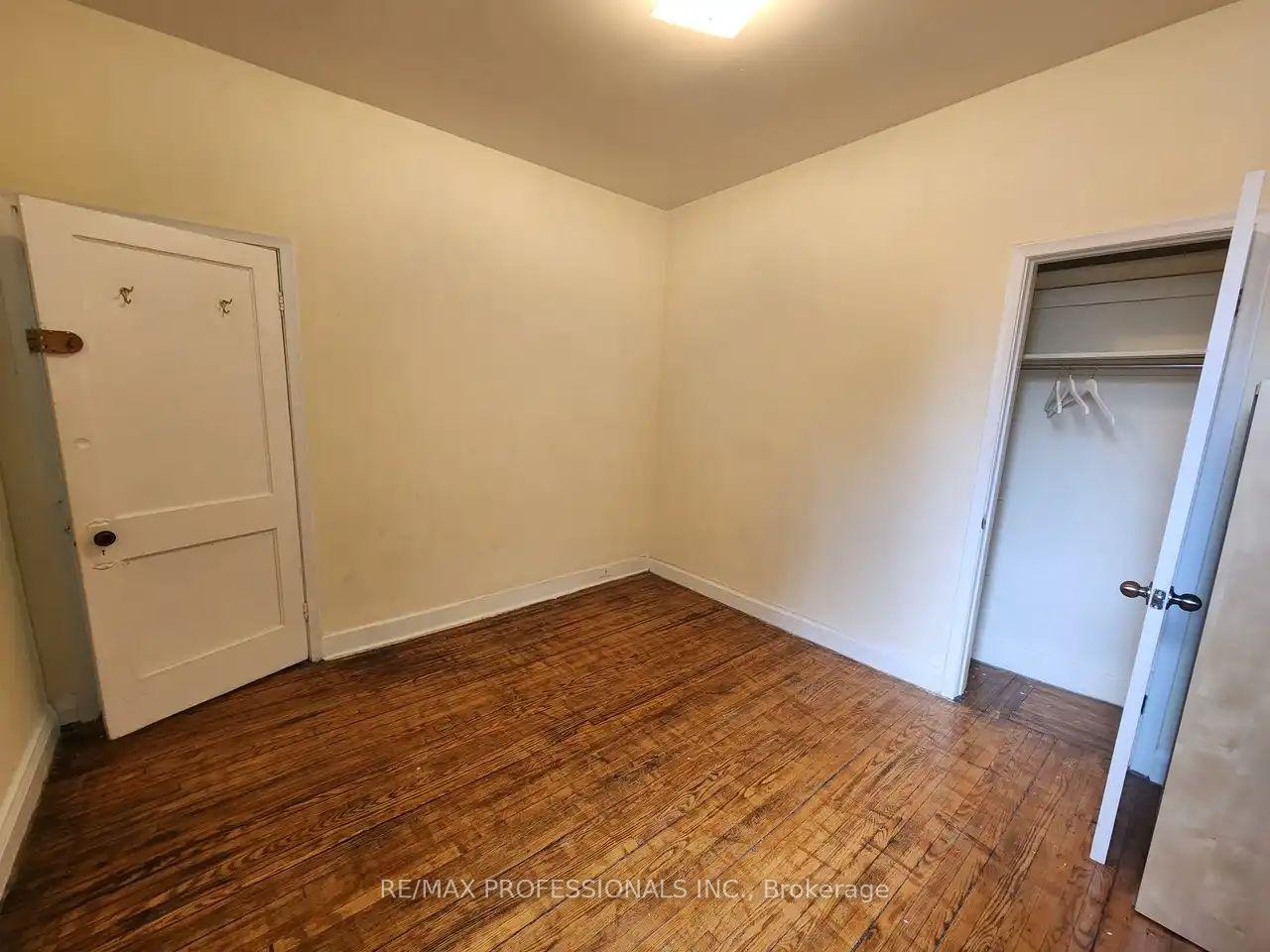 Photo 4 of Unit MAIN LEVEL, 150 Robert Street, Toronto, University — HOMEH