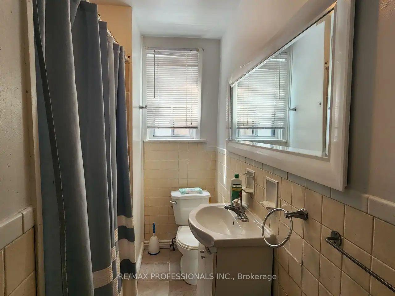 Photo 8 of Unit MAIN LEVEL, 150 Robert Street, Toronto, University — HOMEH