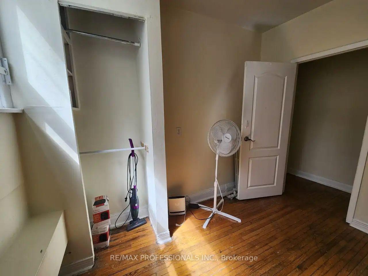 Photo 11 of Unit MAIN LEVEL, 150 Robert Street, Toronto, University — HOMEH
