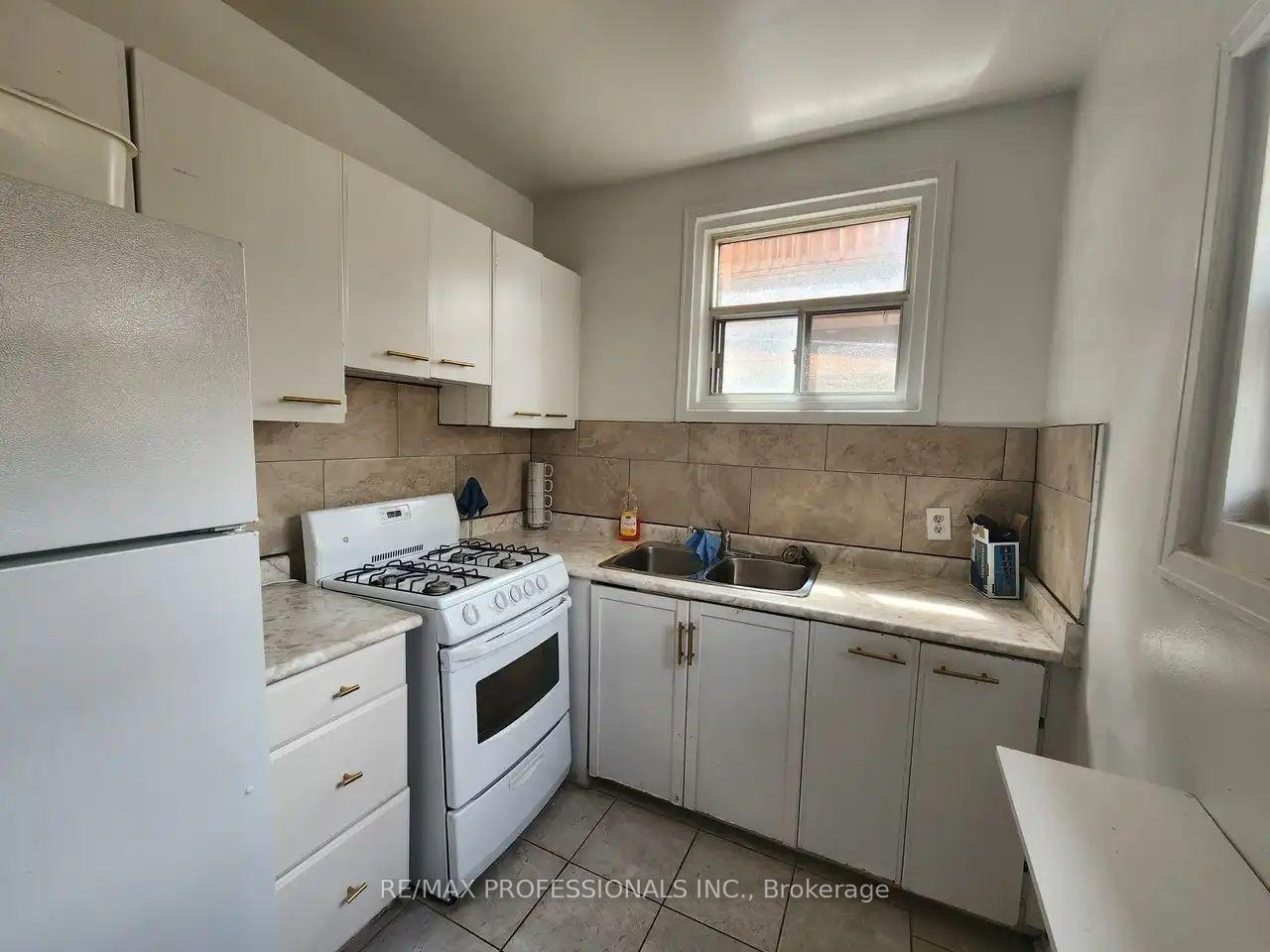 Photo 13 of Unit MAIN LEVEL, 150 Robert Street, Toronto, University — HOMEH
