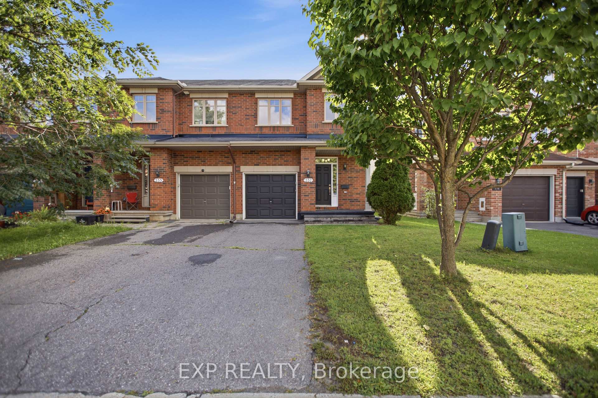Photo 2 of 237 Eye Bright Crescent, Ottawa, Riverside South/Gloucester Glen — HOMEH