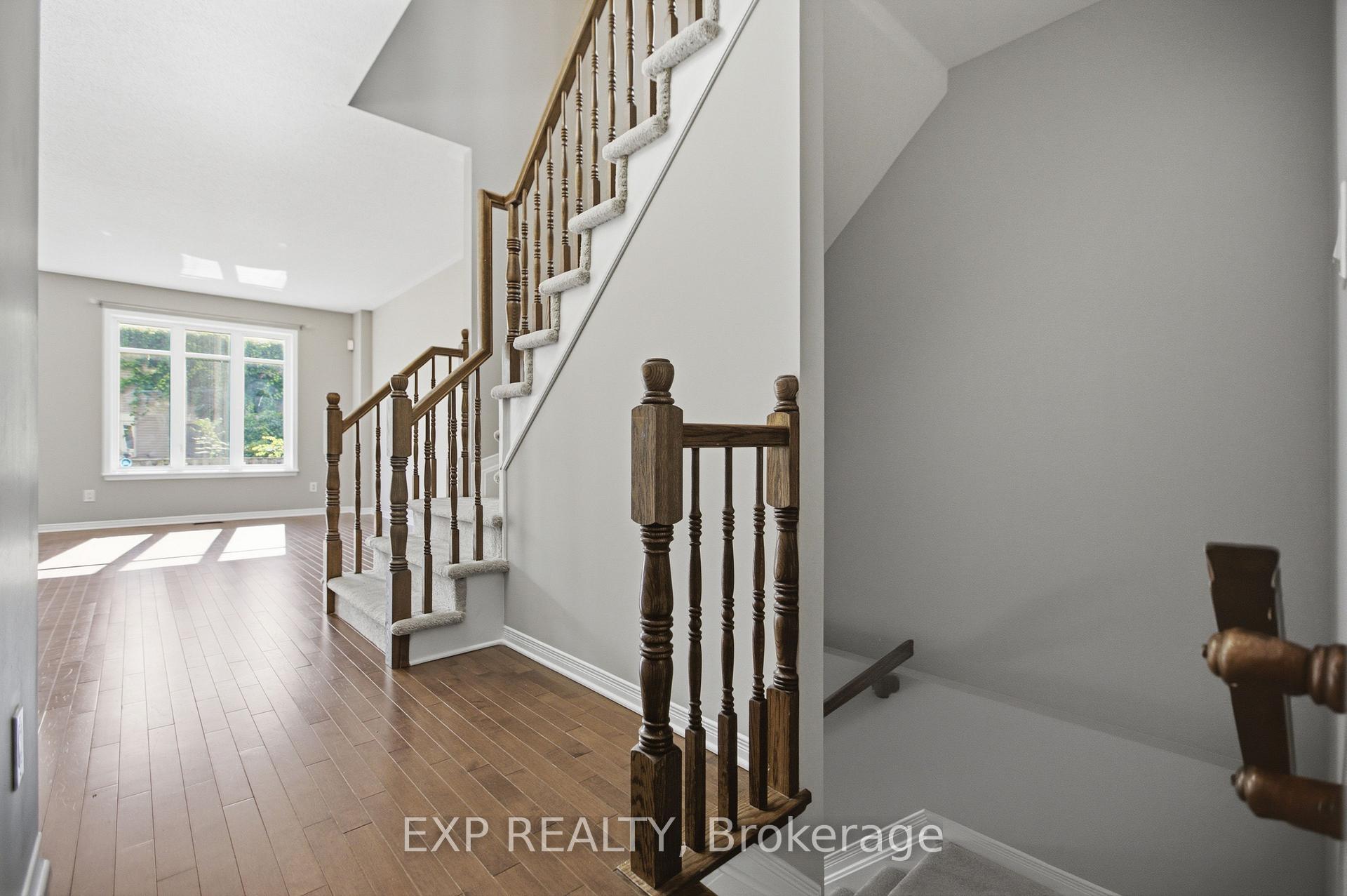 Photo 8 of 237 Eye Bright Crescent, Ottawa, Riverside South/Gloucester Glen — HOMEH