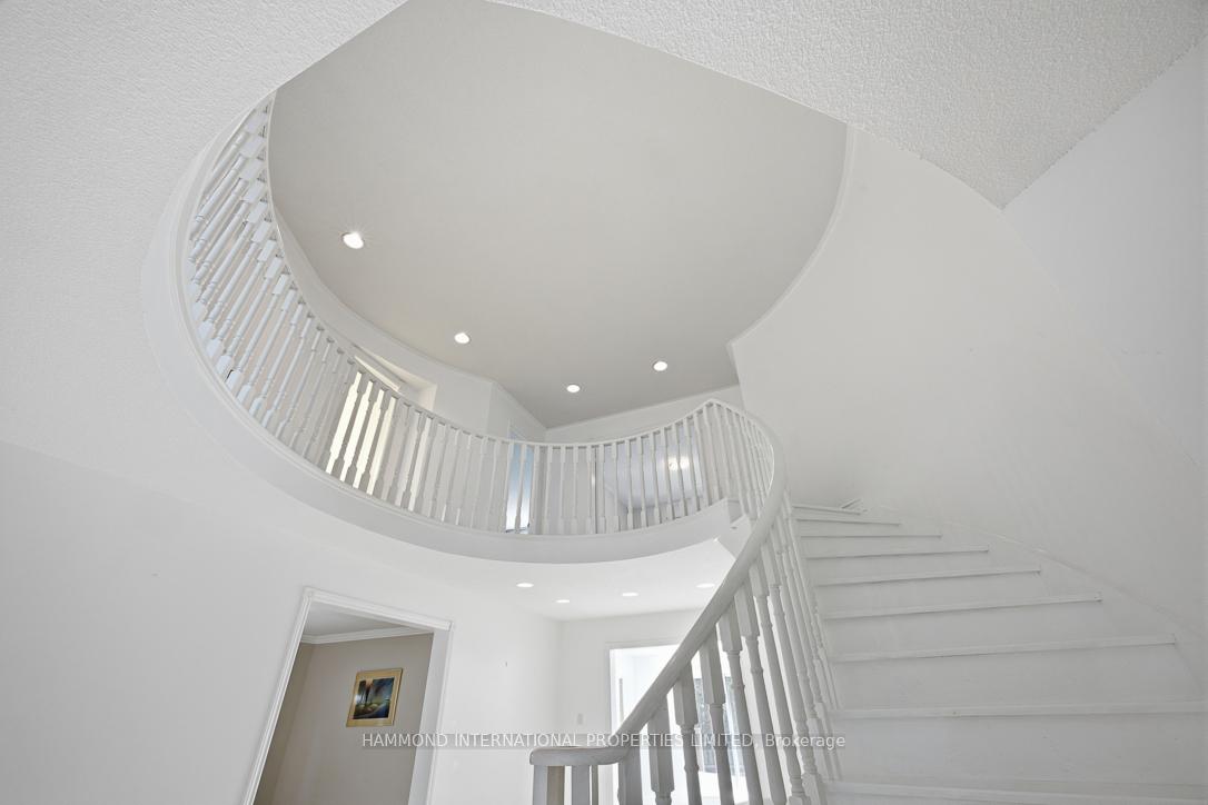 Photo 5 of 31 Vesta Drive, Richmond Hill, Bayview Hill — HOMEH
