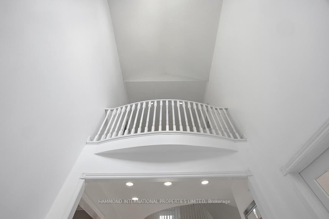 Photo 6 of 31 Vesta Drive, Richmond Hill, Bayview Hill — HOMEH