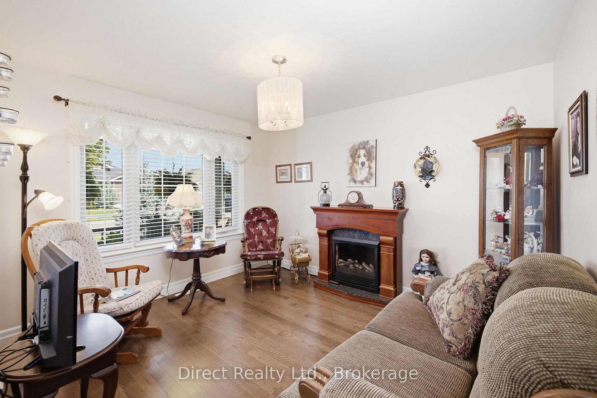 Photo 3 of 35 Hummingbird Drive, Belleville, Thurlow Ward — HOMEH