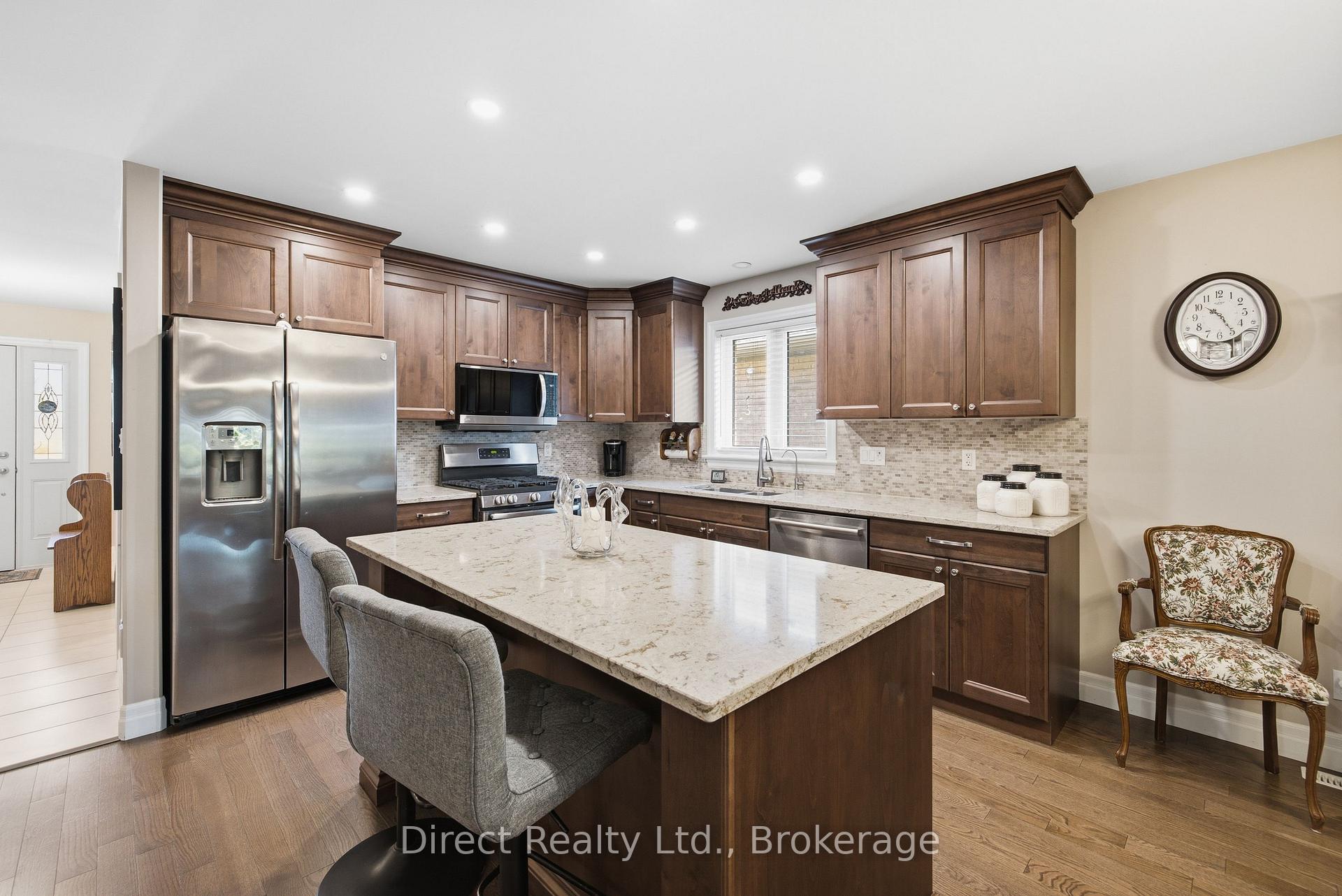 Photo 5 of 35 Hummingbird Drive, Belleville, Thurlow Ward — HOMEH