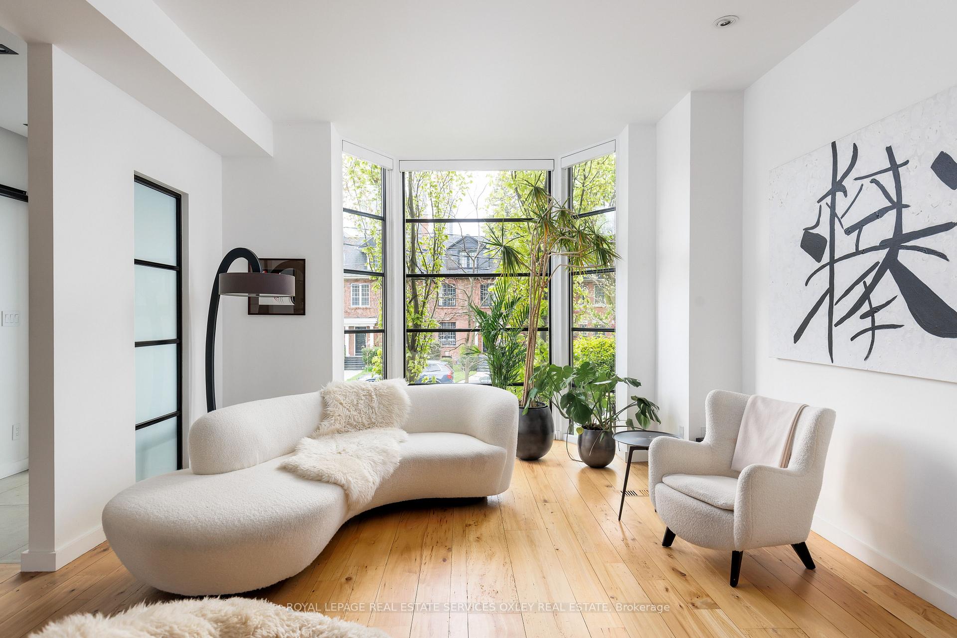 Photo 4 of 28 Roxborough Street W, Toronto, The Annex — HOMEH