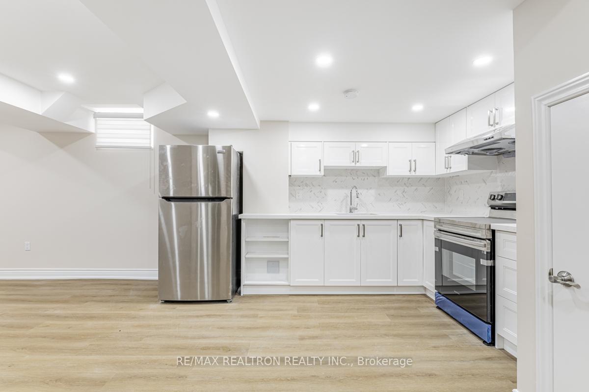 Photo 2 of 103 Beverley Glen Boulevard, Vaughan, Beverley Glen — HOMEH