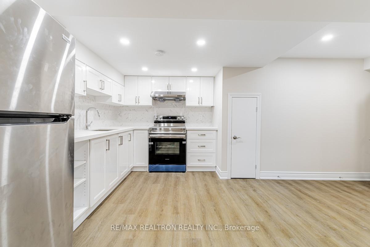 Photo 3 of 103 Beverley Glen Boulevard, Vaughan, Beverley Glen — HOMEH