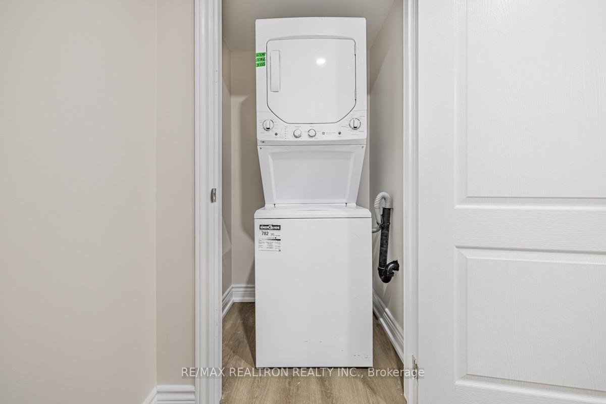 Photo 4 of 103 Beverley Glen Boulevard, Vaughan, Beverley Glen — HOMEH