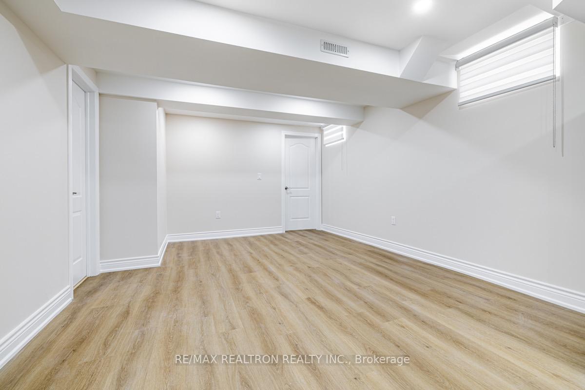 Photo 6 of 103 Beverley Glen Boulevard, Vaughan, Beverley Glen — HOMEH