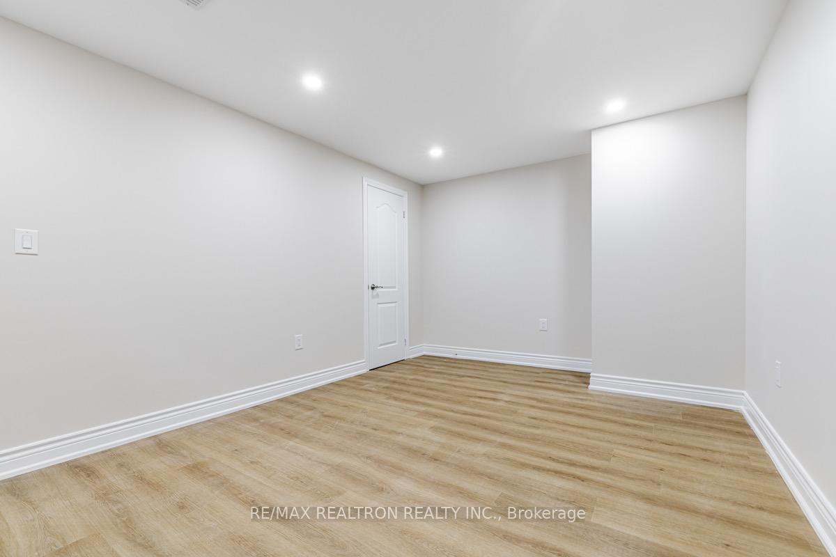 Photo 8 of 103 Beverley Glen Boulevard, Vaughan, Beverley Glen — HOMEH