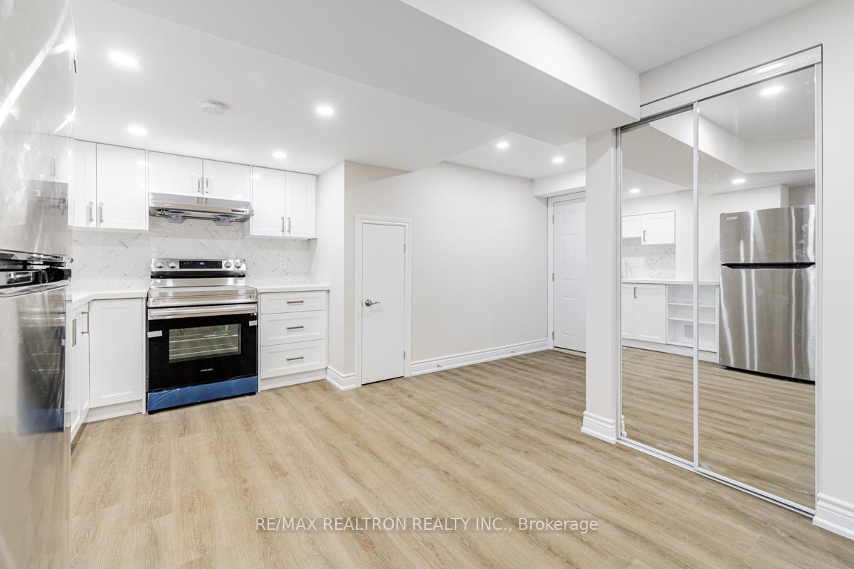 Photo 10 of 103 Beverley Glen Boulevard, Vaughan, Beverley Glen — HOMEH