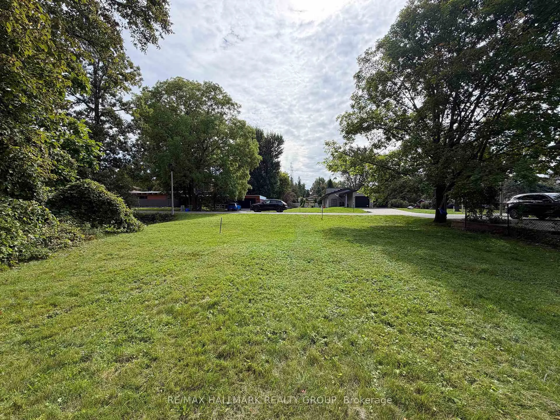 Photo 4 of 95 Dorothea Drive, Ottawa, Mooneys Bay/Revelstoke — HOMEH