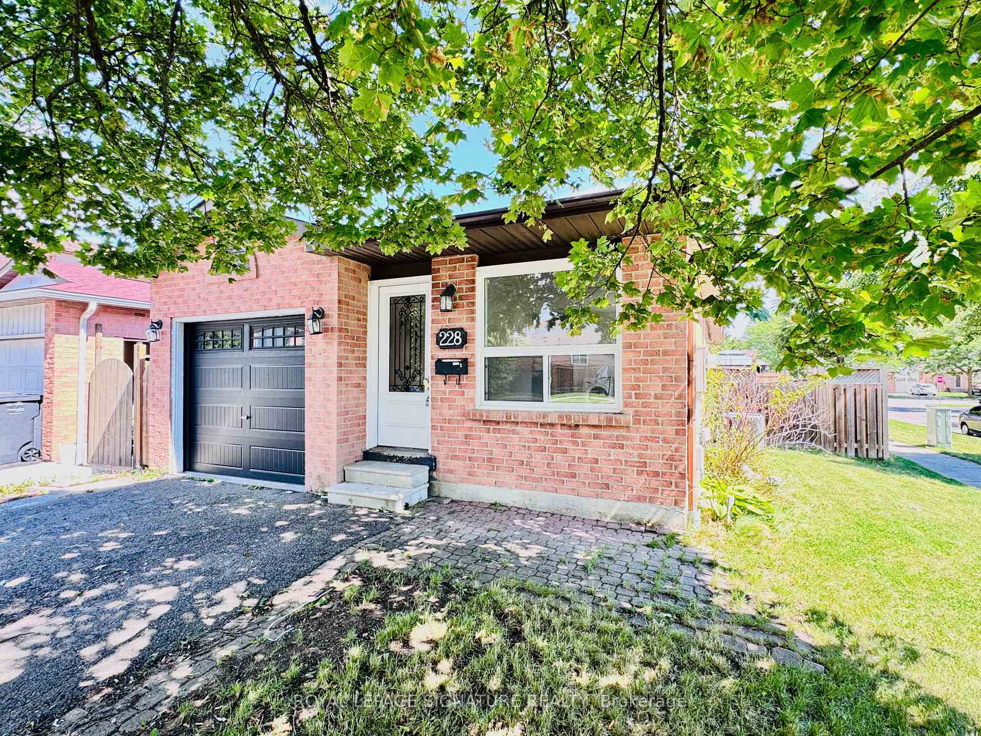 Photo 3 of 228 Martindale Crescent, Brampton, Bram West — HOMEH