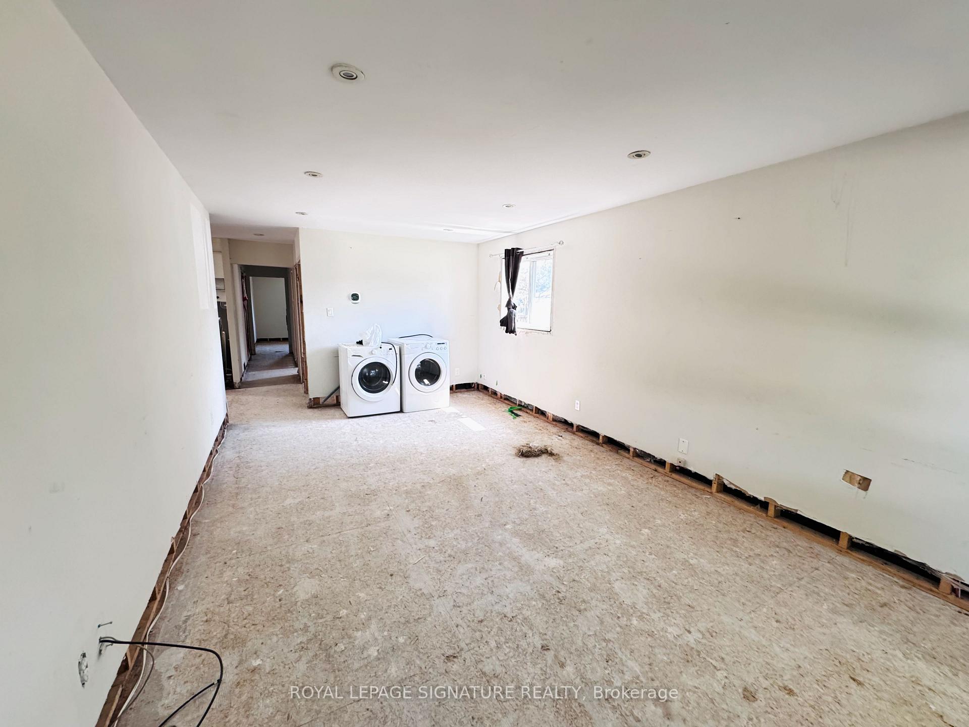 Photo 7 of 228 Martindale Crescent, Brampton, Bram West — HOMEH