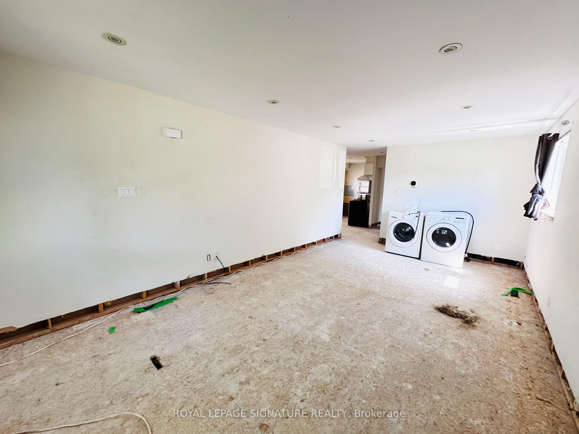 Photo 8 of 228 Martindale Crescent, Brampton, Bram West — HOMEH