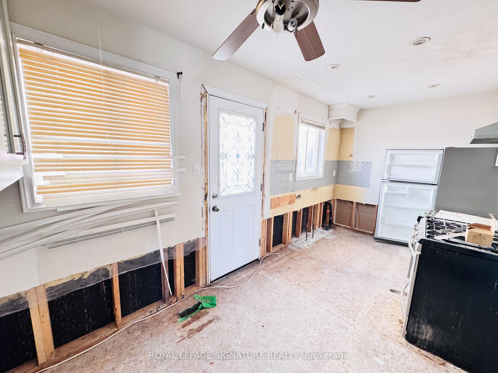 Photo 11 of 228 Martindale Crescent, Brampton, Bram West — HOMEH
