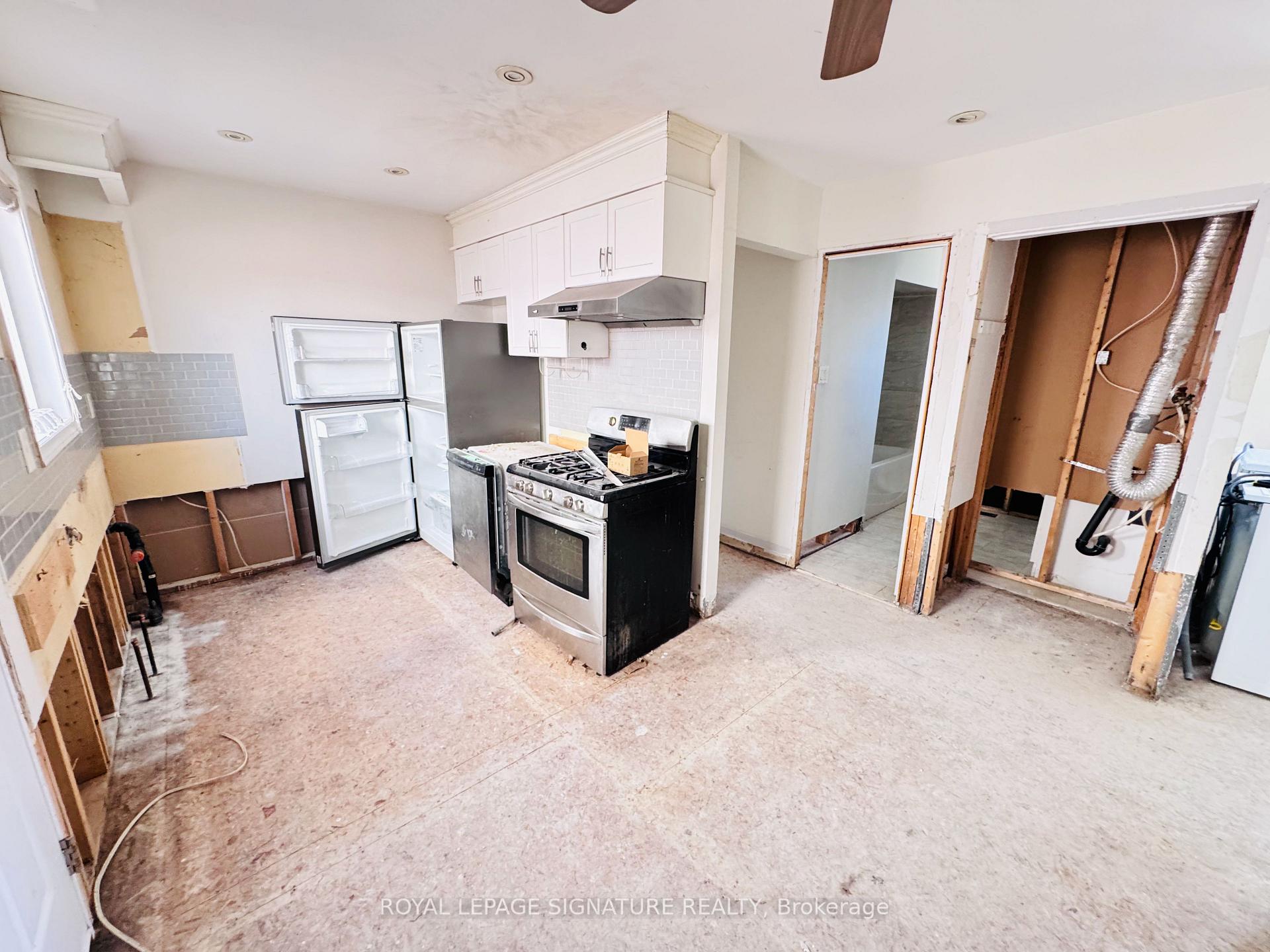 Photo 13 of 228 Martindale Crescent, Brampton, Bram West — HOMEH