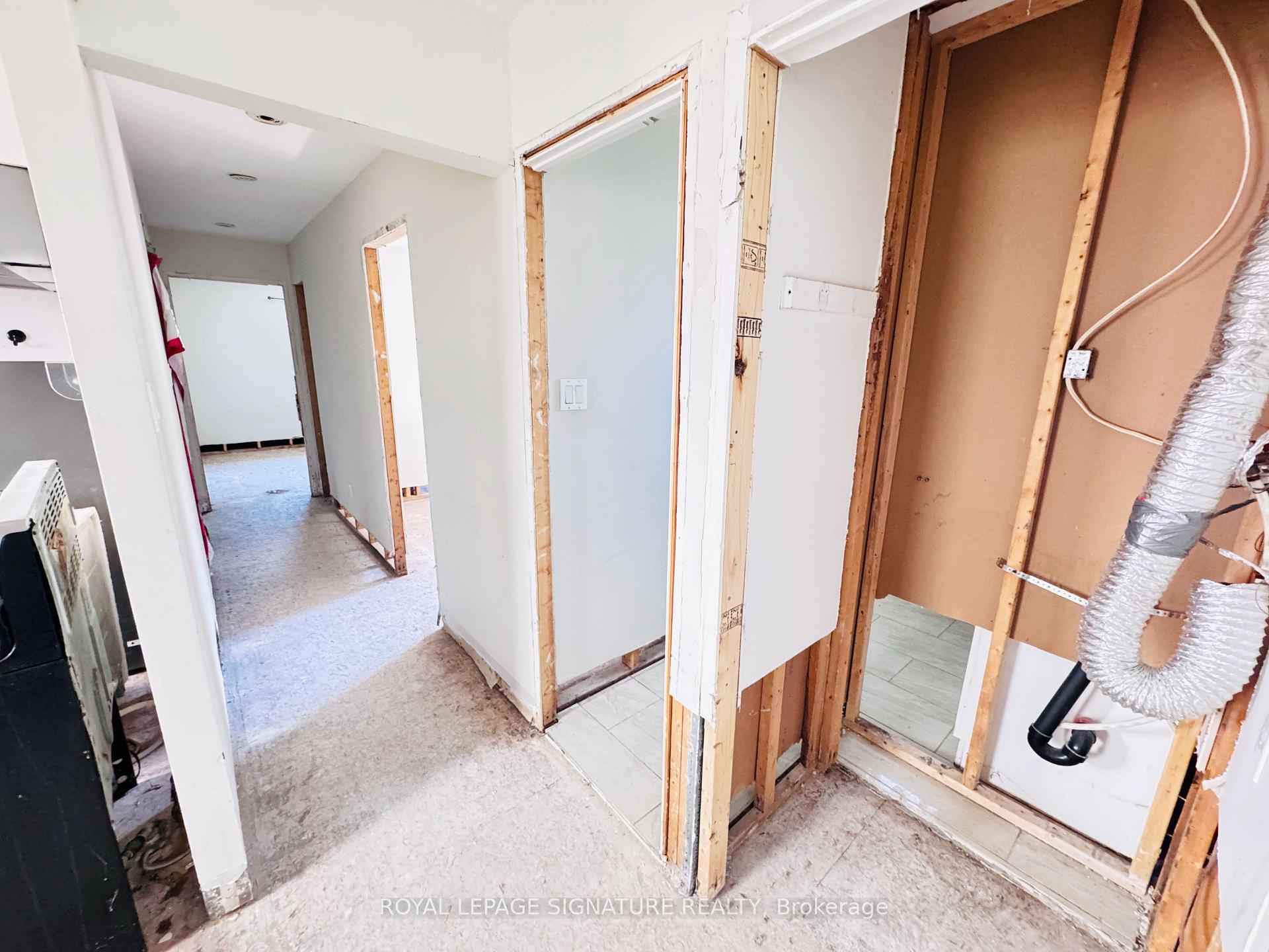 Photo 14 of 228 Martindale Crescent, Brampton, Bram West — HOMEH