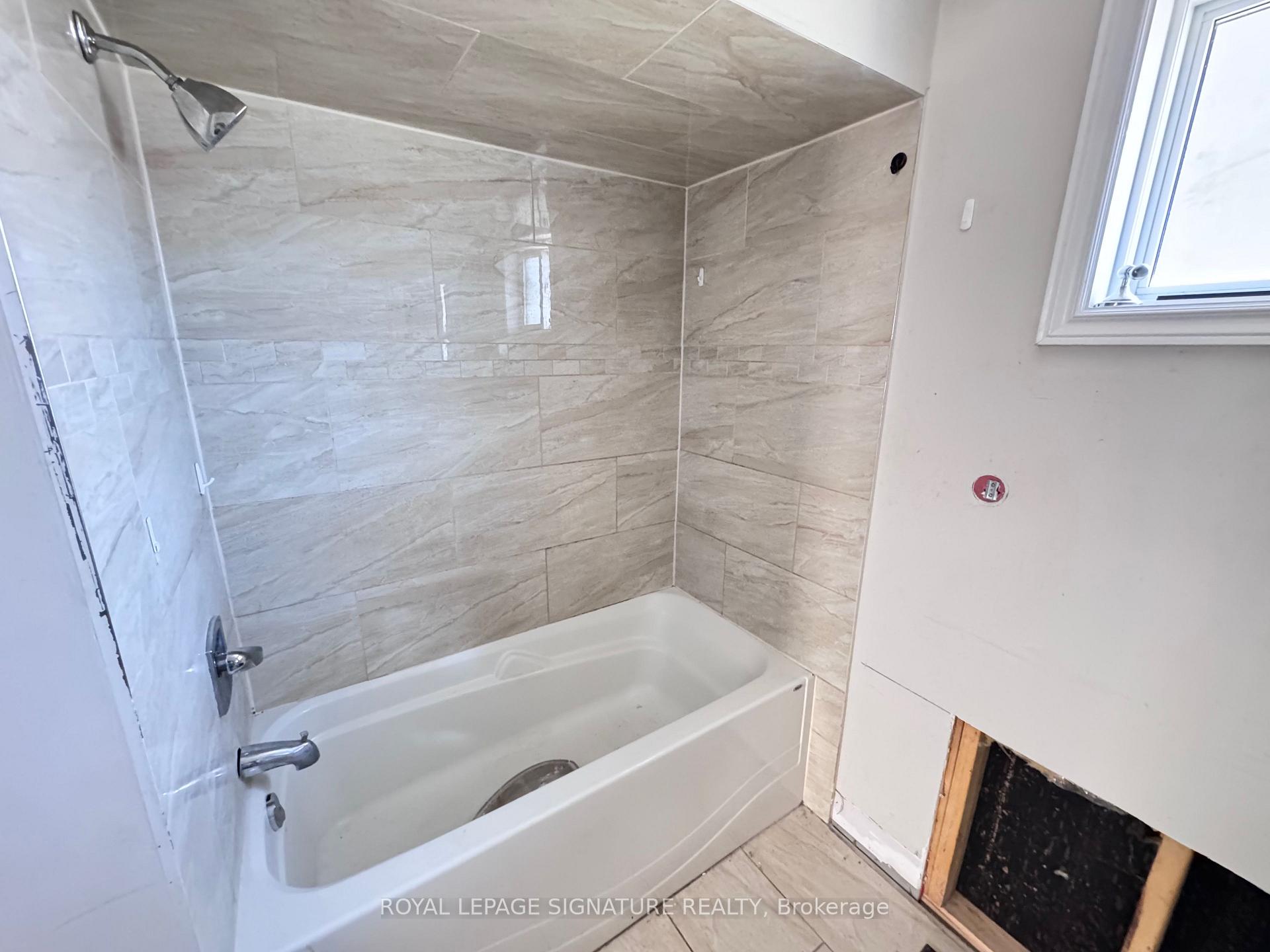 Photo 16 of 228 Martindale Crescent, Brampton, Bram West — HOMEH